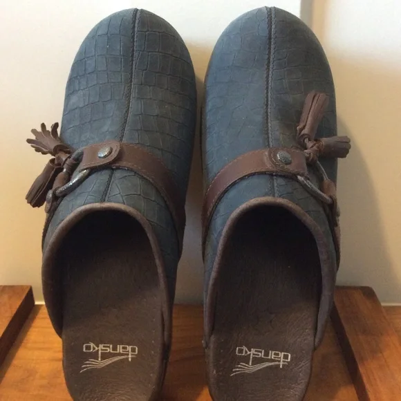 Dansko Shandi Blue leather w/ Brown tassel Clogs - sz 39 - Picture 3 of 4